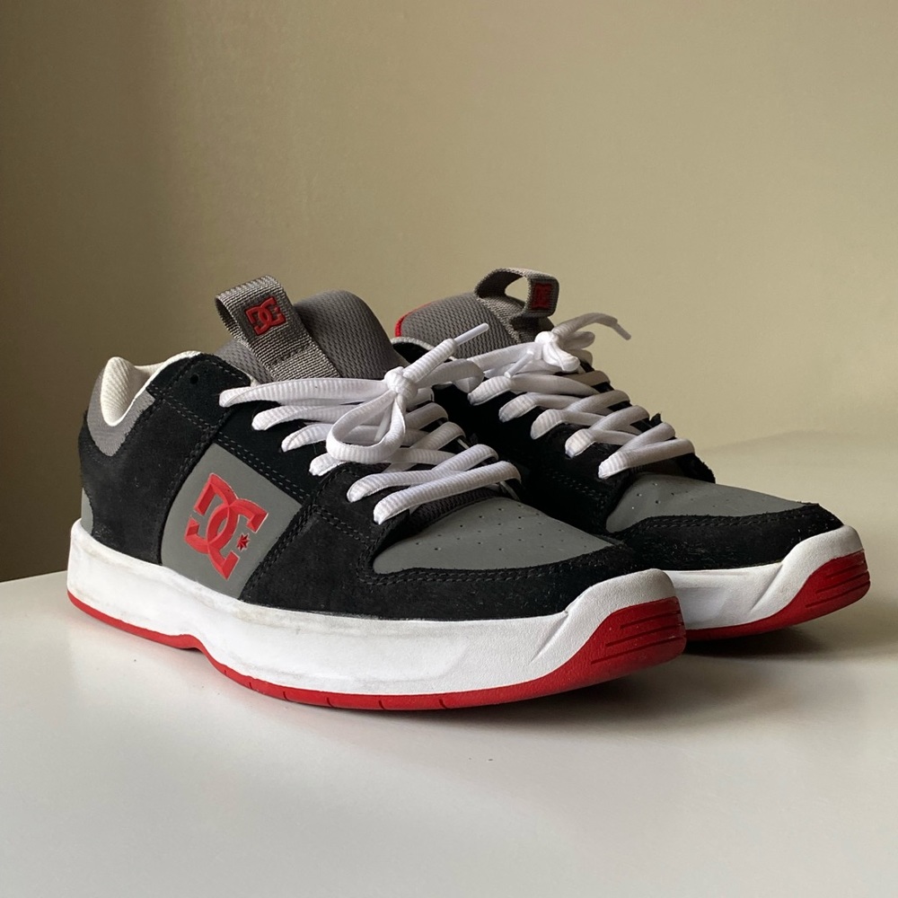 Selling size 10 DC Lynx